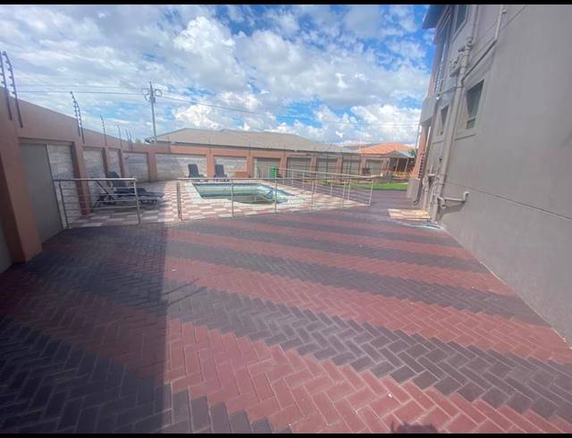 6 BEDROOM HOUSE FOR SALE IN AERORAND
